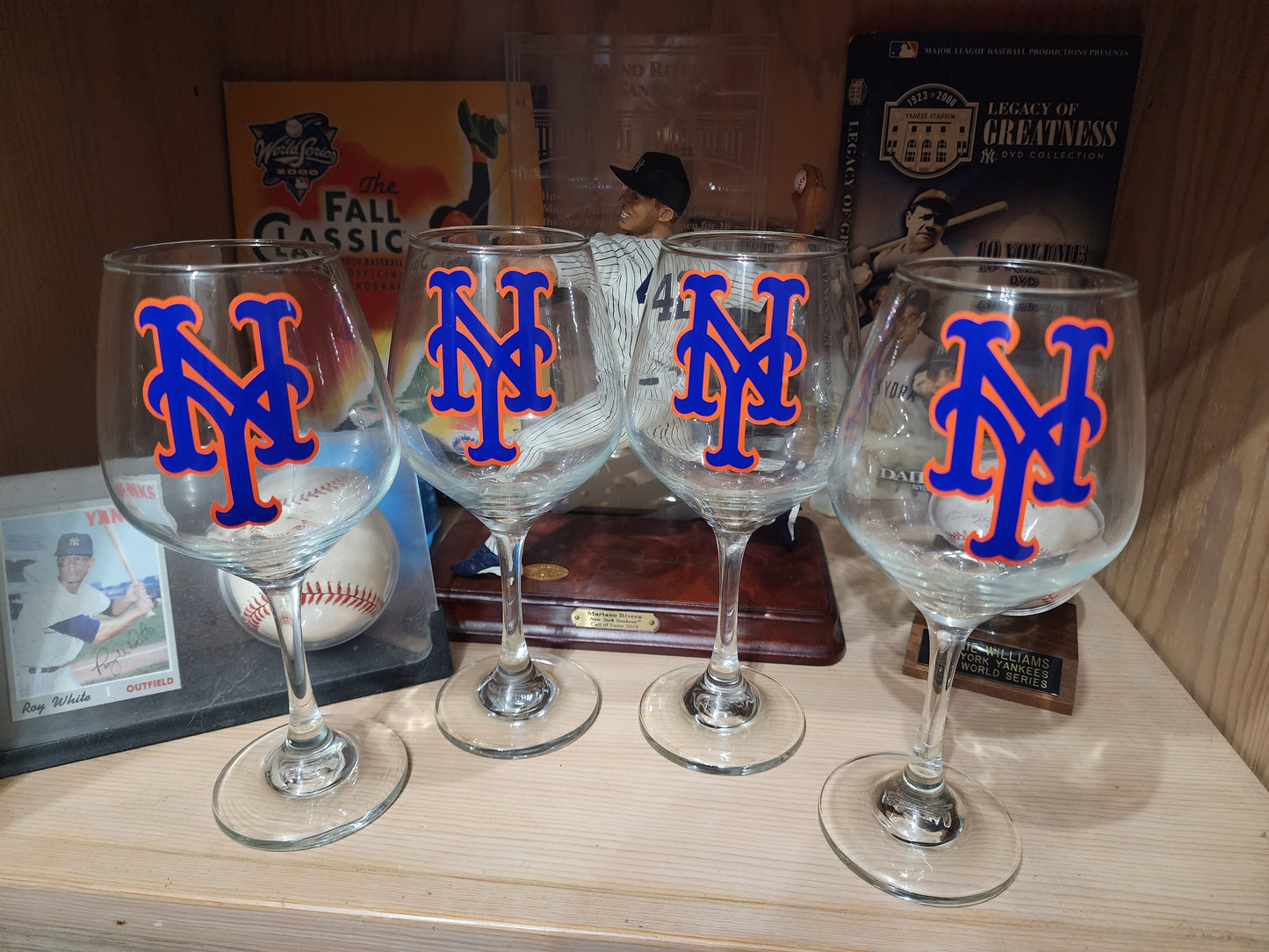 Yankees vs. Mets wine glasses