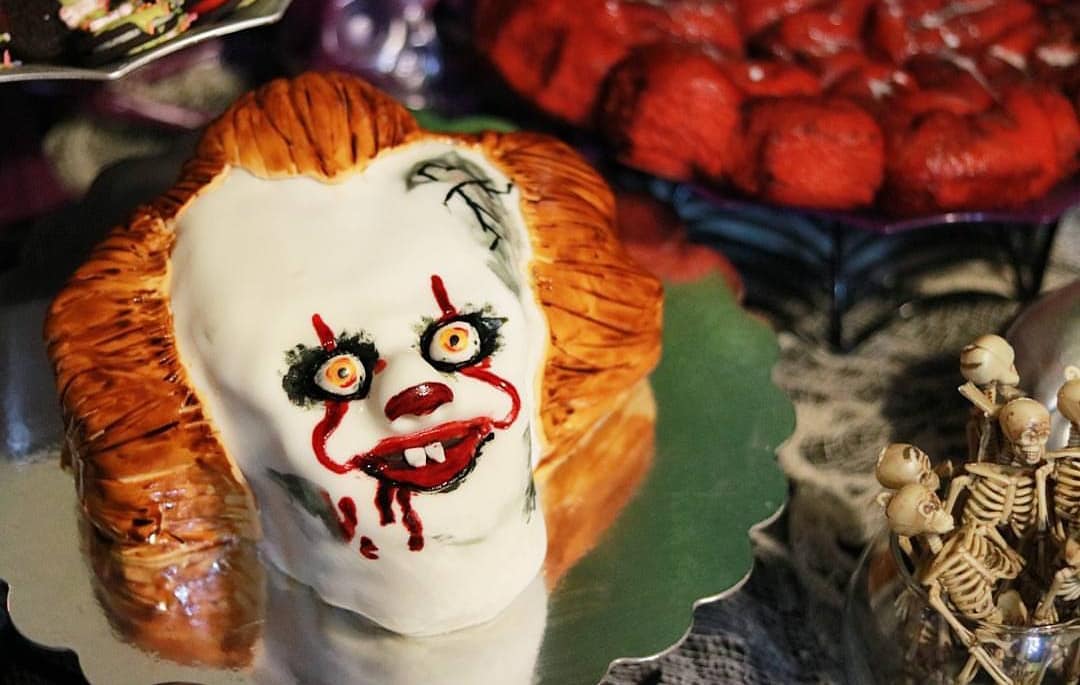 Halloween Party Pennywise cake