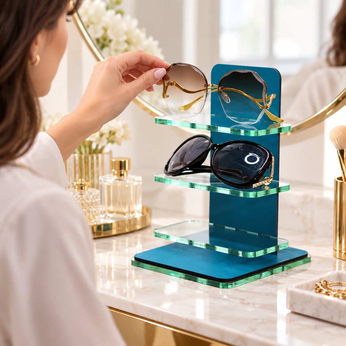 Sunglasses stand