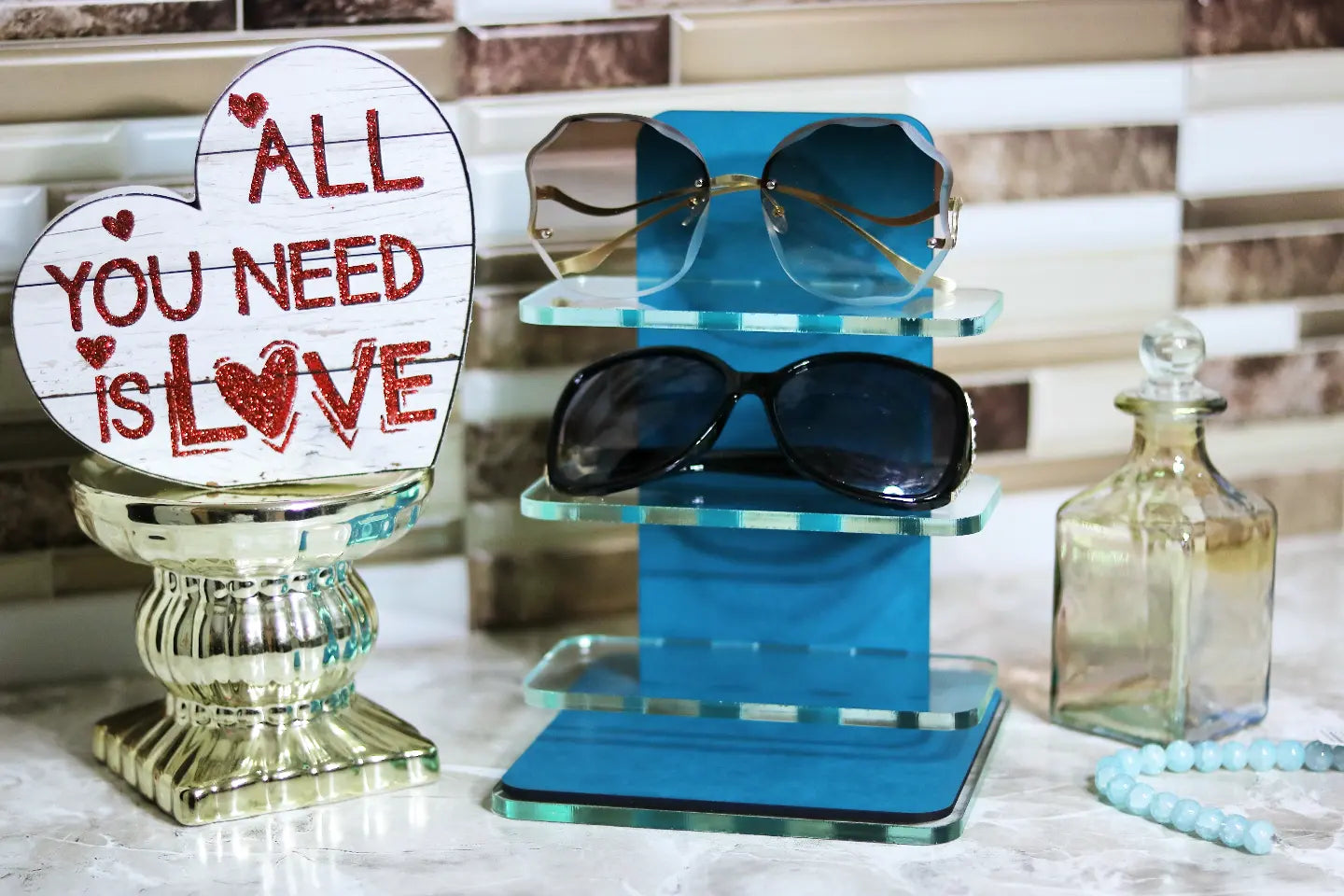 Sunglasses stand