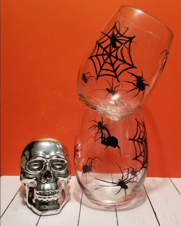 Spider Infested wine glasses / Halloween Spider/ - CCCreationz