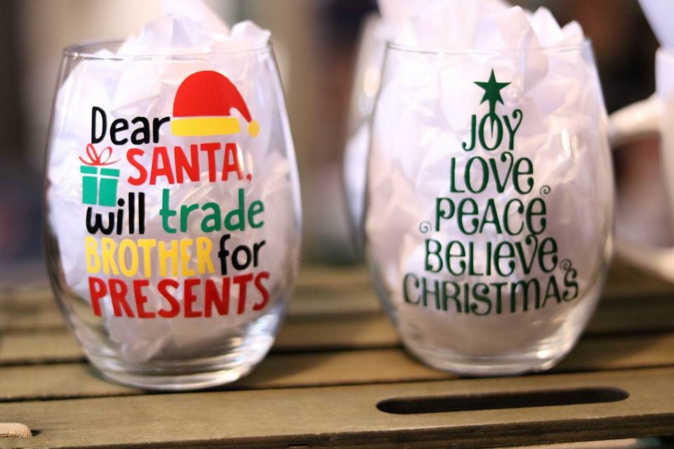 Christmas/ Holiday wine glasses - CCCreationz