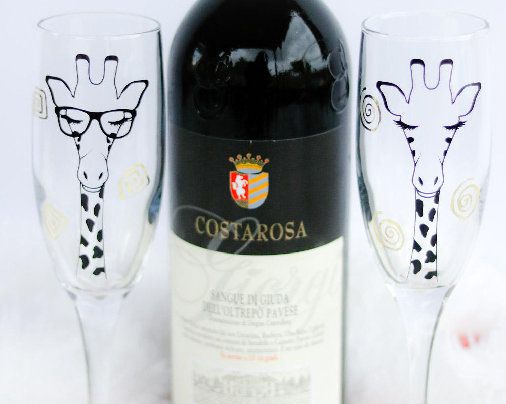 Two Giraffe Glasses, Personalized gift, Couple Champagne, Wedding glasses, Bride, Groom - CCCreationz