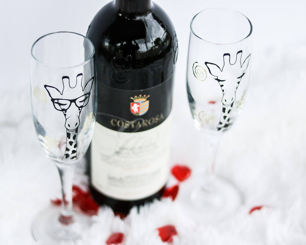Two Giraffe Glasses, Personalized gift, Couple Champagne, Wedding glasses, Bride, Groom - CCCreationz