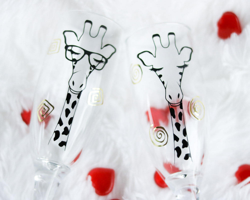Two Giraffe Glasses, Personalized gift, Couple Champagne, Wedding glasses, Bride, Groom - CCCreationz