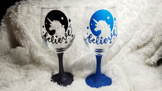 Glitter Wine Glass, Unicorn wine glass, personalized wine glass, Gift for her, Magical Creatures - CCCreationz